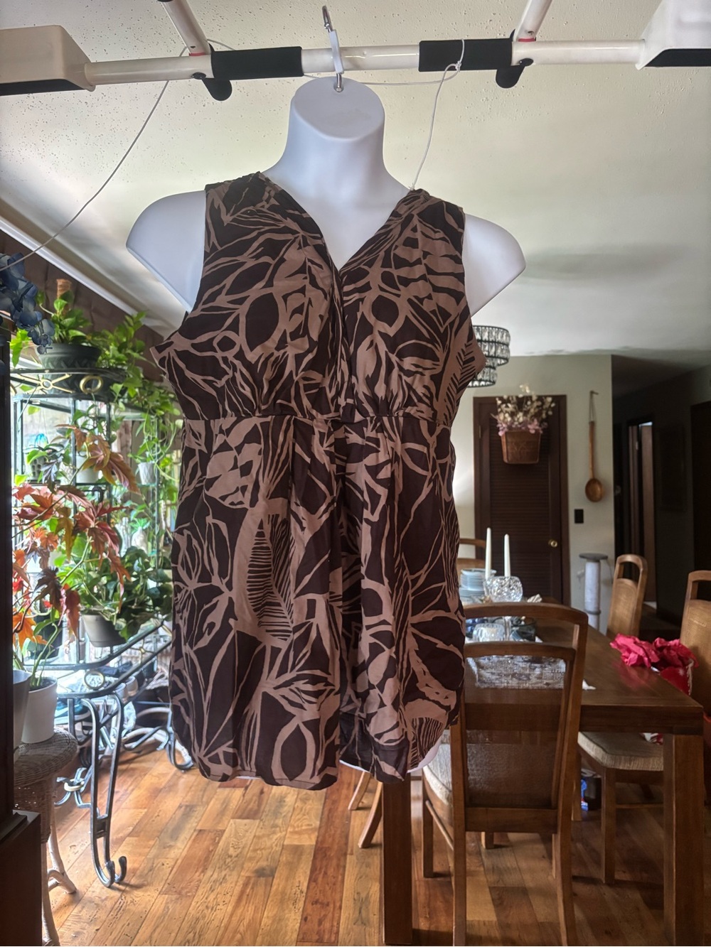 a.n.a Brown and Tan 100% Cotton Leaf-Print V-Neck Sleeveless Tunic Top Size XL